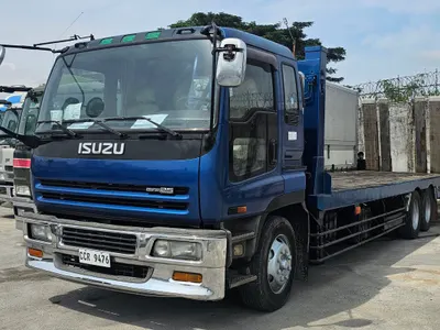 Isuzu Giga 10-wheeler self-loader